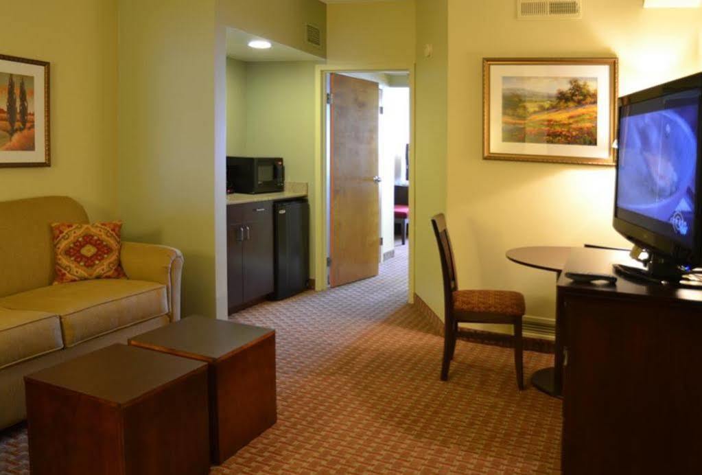 Euro-Suites Hotel Моргантаун Экстерьер фото